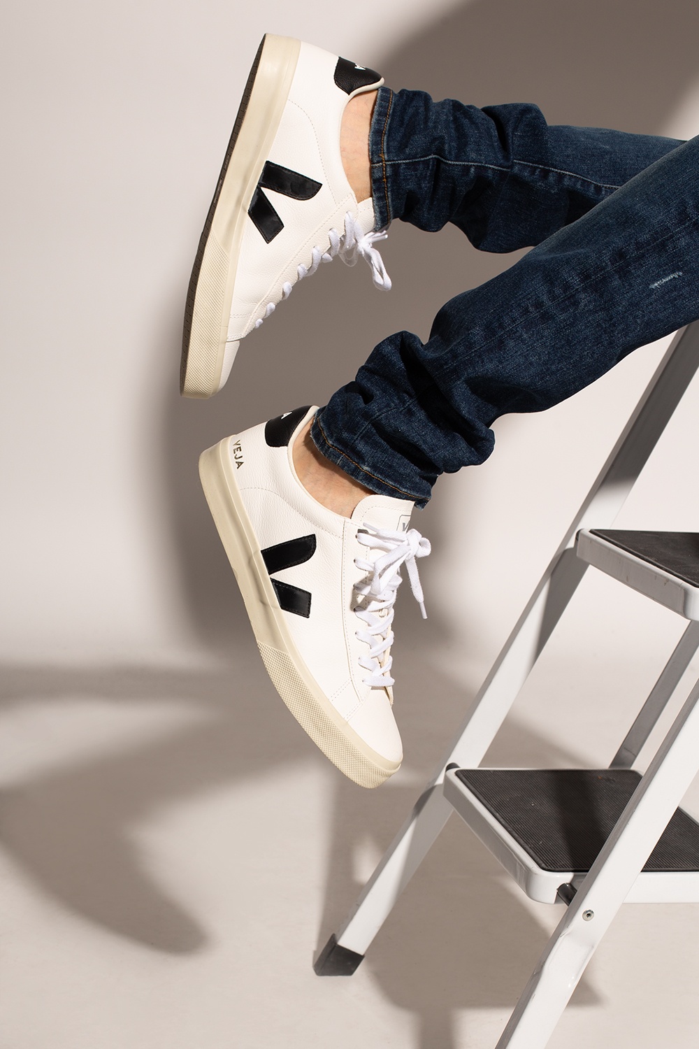 SchaferandweinerShops Bermuda - Veja v-10 leather mens extra